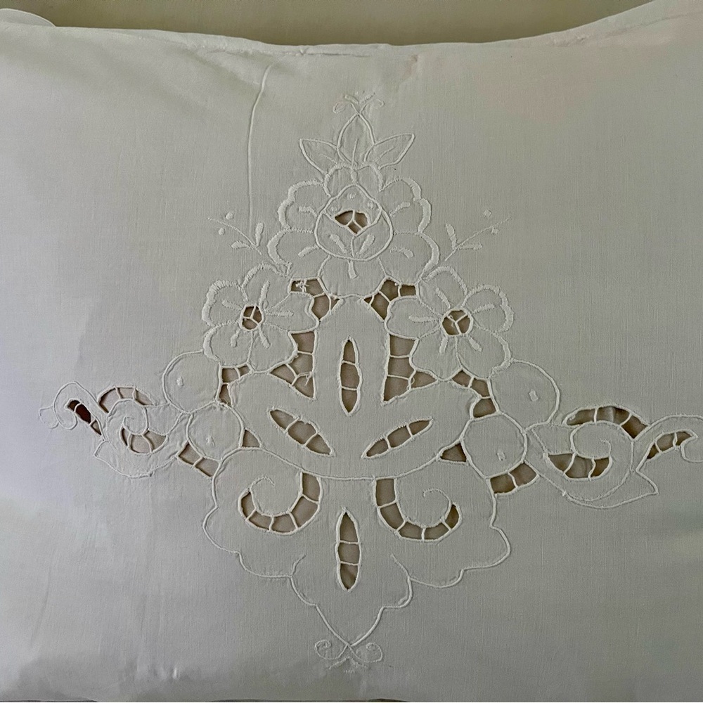 Elegant White Embroidered Pillowcase 22/28 inches - Picture 4 of 9